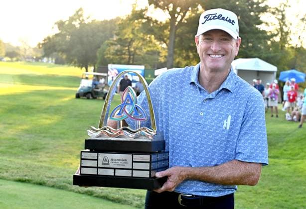 JENNINGS, MO - SEPTEMBER 10: Golfer Steven Flesch holds the championship trophy after winning the PGA, Golf Herren Tour Champions Ascension Charity Classic on September 10, 2023, at Norwood Hills Country Club in Jennings, Mo. (Photo by Keith Gillett Icon Sportswire) GOLF: SEP 10 PGA Tour Champions Ascension Charity Classic EDITORIAL USE ONLY Icon230901068