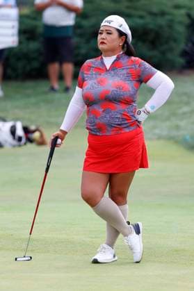 CINCINNATI, OH - SEPTEMBER 10: LPGA, Golf Damen player Christina Kim waits on the 9th green during the final round of the Kroger Queen City Championship at the Kenwood Country Club in Cincinnati, Ohio. (Photo by Brian Spurlock Icon Sportswire) GOLF: SEP 10 LPGA Kroger Queen City Championship EDITORIAL USE ONLY Icon230910104