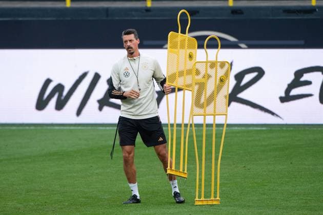 Sandro Wagner (Deutschland, Co-Trainer) bereitet das Training vor, GER, DFB Fussball Nationalmannschaft Herren, MD-1 Abschlusstraining vor Deutschland vs Frankreich, Saison 2023 2024, 11.09.2023 DFB regulations prohibit any use of photographs as image sequences and or quasi-video GER, DFB Fussball Nationalmannschaft Herren, MD-1 Abschlusstraining vor Deutschland vs Frankreich, Saison 2023 2024, 11.09.2023 Dortmund Copyright: xEibner-Pressefoto Memmlerx EP_MMR