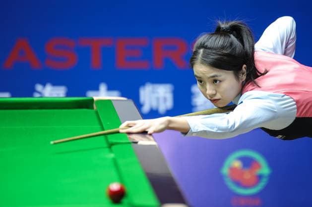 Sport Themen der Woche KW37 Sport Bilder des Tages SHANGHAI, CHINA - SEPTEMBER 12: Bai Yulu of China plays a shot in the first round match against Robert Milkins of England on day 2 of World Snooker Shanghai Masters 2023 at Shanghai Grand Stage on September 12, 2023 in Shanghai, China.  Copyright: xVCGx 111453726740