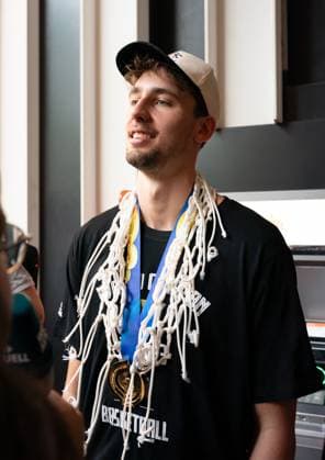 Bilder des Jahres 2023, Sport 09 September 12.09.2023, xsltx, Basketball Weltmeisterschaft 2023, Empfang Weltmeister Deutschland emspor, v.l. Franz Wagner (Deutsche Basketball-Nationalmannschaft) (2.08 m, Guard Forward, Orlando Magic USA) (DFL DFB REGULATIONS PROHIBIT ANY USE OF PHOTOGRAPHS as IMAGE SEQUENCES and or QUASI-VIDEO) Frankfurt am Main *** 12 09 2023, xsltx, basketball world championship 2023, reception world champion germany emspor, v l Franz Wagner German national basketball team 2 08 m, guard forward, Orlando Magic USA DFL DFB REGULATIONS PROHIBIT ANY USE OF PHOTOGRAPHS as IMAGE SEQUENCES and or QUASI VIDEO Frankfurt am Main