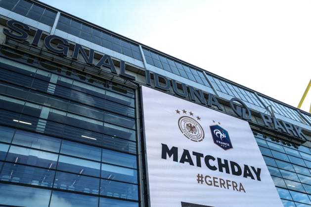 Fussball, Nationalmannschaft Saison 2023 2024 Freundschafts Länderspiel Deutschland - Frankreich 12.09.2023, SIGNAL-IDUNA-PARK Dortmund Das Stadion vor dem Spiel mit Bannern im DFB Branding zum Spieltag Dortmund Signal-Iduna-Park Nordrhein-Westfahlen Deutschland