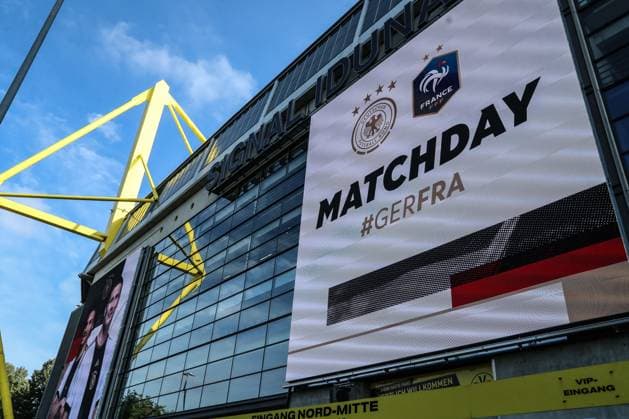 Fussball, Nationalmannschaft Saison 2023 2024 Freundschafts Länderspiel Deutschland - Frankreich 12.09.2023, SIGNAL-IDUNA-PARK Dortmund Das Stadion vor dem Spiel mit Bannern im DFB Branding zum Spieltag Dortmund Signal-Iduna-Park Nordrhein-Westfahlen Deutschland