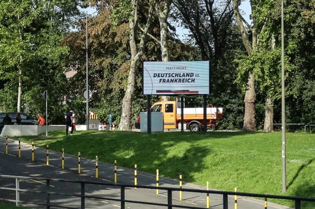 Fussball, Nationalmannschaft Saison 2023 2024 Freundschafts Länderspiel Deutschland - Frankreich 12.09.2023, SIGNAL-IDUNA-PARK Dortmund Das Stadion vor dem Spiel mit Bannern im DFB Branding zum Spieltag Dortmund Signal-Iduna-Park Nordrhein-Westfahlen Deutschland