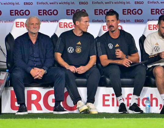 12.09.2023, Fussball Nationalteams Freundschaftsspiele 2023, Länderspiel, Deutschland - Frankreich, im Signal-Iduna-Park Stadion Dortmund, v.l. Interims-Bundestrainer Rudi Völler (Deutschland), Co-Trainer Hannes Wolf (Deutschland) Co-Trainer Sandro Wagner (Deutschland)