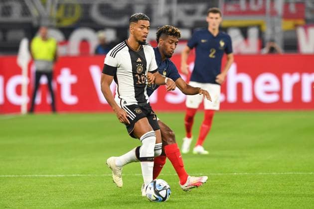 Fussball, Herren, Saison 2023 2024, Länderspiel in Dortmund, Deutschland - Frankreich, v. l. Benjamin Henrichs (Deutschland) und Kingsley Coman (Frankreich) im Zweikampf, battle for the ball, 12.09. 2023, Copyright: xSebastianxRäppold MatthiasxKochx