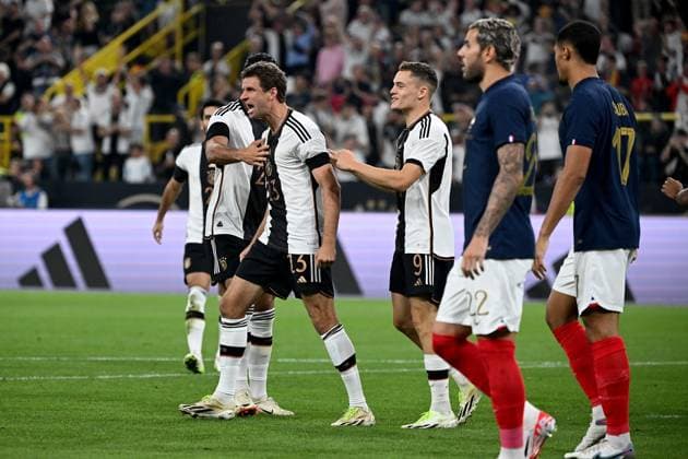 12.09.2023, xjhx, Fussball Länderspiel, Deutschland - Frankreich emspor, v.l. Torjubel nach dem Tor zum celebrating the goal celebrate 1:0 durch Thomas Müller (Deutsche Fussball Nationalmannschaft DFB) (DFL DFB REGULATIONS PROHIBIT ANY USE OF PHOTOGRAPHS as IMAGE SEQUENCES and or QUASI-VIDEO) Dortmund