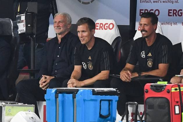 Sport Bilder des Tages Fussball, Herren, Saison 2023 2024, Länderspiel in Dortmund, Deutschland - Frankreich, v. l. Sportdirektor Nationalmannschaft und Interimstrainer Rudi Voeller (Deutschland), Trainer Co-Trainer Hannes Wolf (Deutschland) und Trainer Co-Trainer Sandro Wagner (Deutschland) , 12.09. 2023, Copyright: xSebastianxRäppold MatthiasxKochx