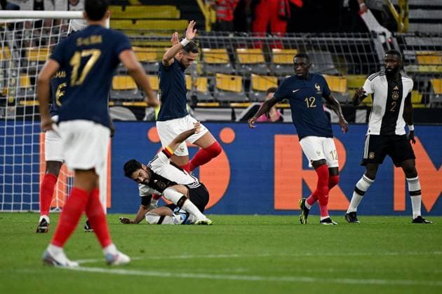 12.09.2023, xjhx, Fussball Länderspiel, Deutschland - Frankreich emspor, v.l. Ilkay Gündogan (Deutsche Fussball Nationalmannschaft DFB) Adrien Rabiot (Frankreich) Randal Kolo Muani (Frankreich) Zweikampf, Aktion, action, battle for the ball (DFL DFB REGULATIONS PROHIBIT ANY USE OF PHOTOGRAPHS as IMAGE SEQUENCES and or QUASI-VIDEO) Dortmund