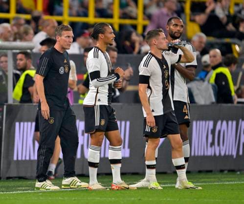 12.09.2023, Fussball Nationalteams Freundschaftsspiele 2023, Länderspiel, Deutschland - Frankreich, im Signal-Iduna-Park Stadion Dortmund, v.l. Co-Trainer Hannes Wolf (Deutschland), Leroy Sane (Deutschland), Florian Wirtz (Deutschland) und Jonathan Tah (Deutschland)