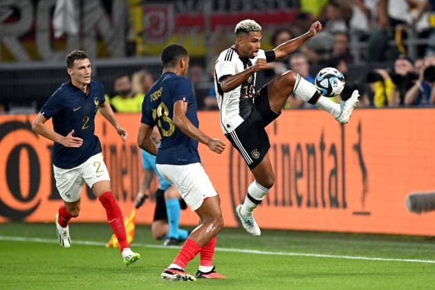 DORTMUND - (l-r) Benjamin Pavard of France, Jean Clair Todibo of France, Serge Gnabry of Germany during the friendly Interland match between Germany and France at the Signal Iduna Park on September 12, 2023 in Dortmund, Germany. ANP Hollandse Hoogte International Friendly, Länderspiel, Nationalmannschaft 2023 2024 xVIxANPxSportx xGerritxvanxKeulenxIVx 478044242 originalFilename: 478044242.jpg