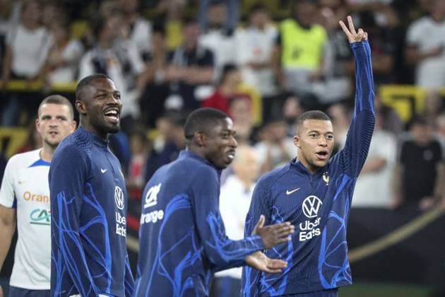 Echauffement des joueurs de France KYLIAN MBAPPE 10 (FRA) FOOTBALL : Allemagne vs France - Match amical -Signal Iduna Park Dortmund - 12 09 2023 ElyxandroCegarra Panoramic 
