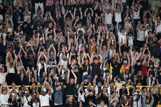 La Ola Stimmung bei den Fans 12.09.2023, DFB Fussball Länderspiel 2023, Deutschland - Frankreich . Dortmund Signal Iduna Park Deutschland