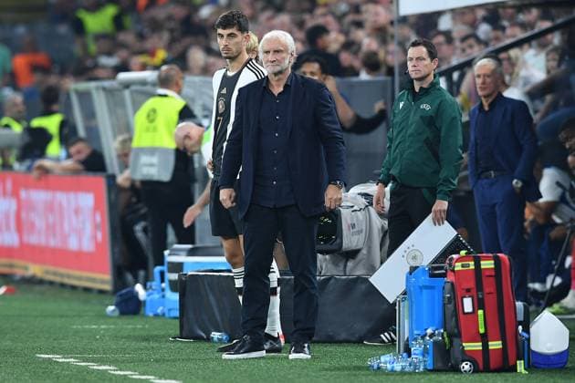 Fußball Länderspiel Deutschland - Frankreich am 12.09.2023 im Signal Iduna Park in Dortmund Rudi Völler ( Interims-Bundestrainer ), vorne - Kai Havertz ( Deutschland ), hinten DFB regulations prohibit any use of photographs as image sequences and or quasi-video.