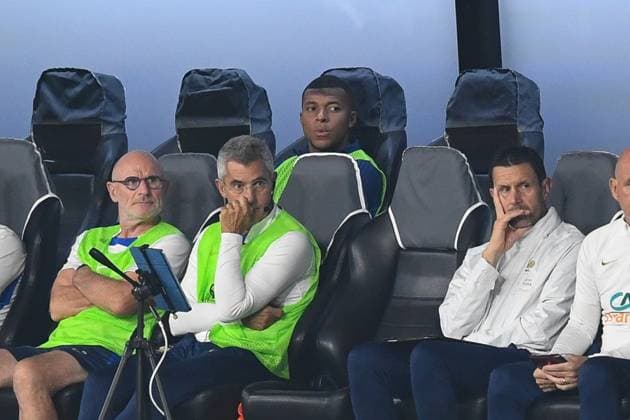 Fussball, Herren, Saison 2023 2024, Länderspiel in Dortmund, Deutschland - Frankreich, v. l. Kylian Mbappe (Frankreich) sitzt auf der Bank, sits on the bench, 12.09. 2023, Copyright: xSebastianxRäppold MatthiasxKochx