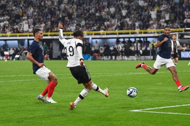 Sport Bilder des Tages Fussball, Herren, Saison 2023 2024, Länderspiel in Dortmund, Deutschland - Frankreich, v. l. Leroy Sane (Deutschland) erzielt das Tor zum 2:0, 12.09. 2023, Copyright: xSebastianxRäppold MatthiasxKochx