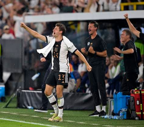 12.09.2023, Fussball Nationalteams Freundschaftsspiele 2023, Länderspiel, Deutschland - Frankreich, im Signal-Iduna-Park Stadion Dortmund, Thomas Müller (Deutschland) jubelt.