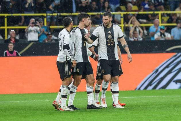 Fussball, Nationalmannschaft Saison 2023 2024 Freundschafts Länderspiel Deutschland - Frankreich 12.09.2023, SIGNAL-IDUNA-PARK Dortmund Torjubel Deutschland nach dem Treffer zum 2-0 durch Leroy Sane (Deutschland, 19) die Spieler freuen sich Dortmund Signal-Iduna-Park Nordrhein-Westfahlen Deutschland