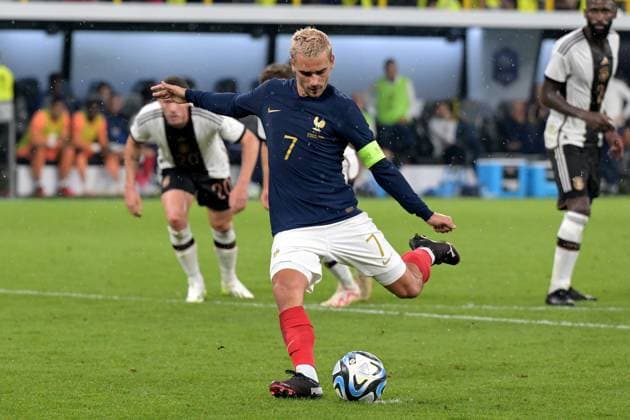 DORTMUND - Antoine Griezmann of France scores a penalty during the friendly Interland match between Germany and France at the Signal Iduna Park on September 12, 2023 in Dortmund, Germany. ANP Hollandse Hoogte International Friendly, Länderspiel, Nationalmannschaft 2023 2024 xVIxANPxSportx xGerritxvanxKeulenxIVx 478051862 originalFilename: 478051862.jpg