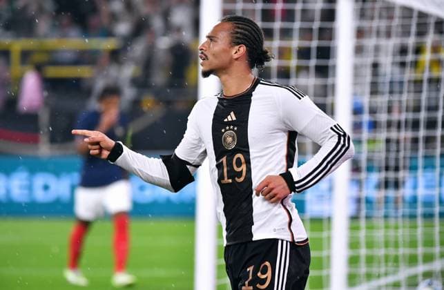 Fussball, Herren, Deutschland, Nationalmannschaft, Länderspiel, Signal Iduna Park Dortmund: Deutschland - Frankreich 2:1; Jubel Leroy Sane (GER) nach seinem Tor zum 2:0. Jubel, Freude, Aktion. DFB REGULATIONS PROHIBIT ANY USE OF PHOTOGRAPHS AS IMAGE SEQUENCES AND OR QUASI-VIDEO.