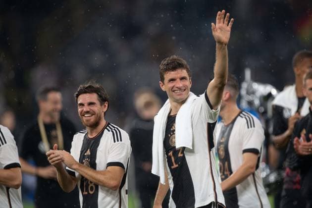 Schlussjubel Deutschland, Ehrenrunde, Jubel, jubeln, Freude, cheers, Jonas HOFMANN (GER) und Thomas MUELLER (Müller) (GER), Fussball Freundschaftsspiel, Deutschland (GER) - Frankreich (FRA) 2:1 am 12.09.2023 in Dortmund Deutschland. Â