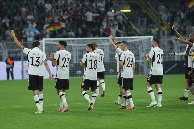 Fussball, Nationalmannschaft Saison 2023 2024 Freundschafts Länderspiel Deutschland - Frankreich 12.09.2023, SIGNAL-IDUNA-PARK Dortmund Thomas Müller (Deutschland, 13) Emre Can (Deutschland, 23) Jonas Hofmann (Deutschland, 18) Julian Brandt (Deutschland, 17) Pascal Gross (Deutschland, 24) Robin Gosens (Deutschland, 20) Dortmund Signal-Iduna-Park Nordrhein-Westfahlen Deutschland