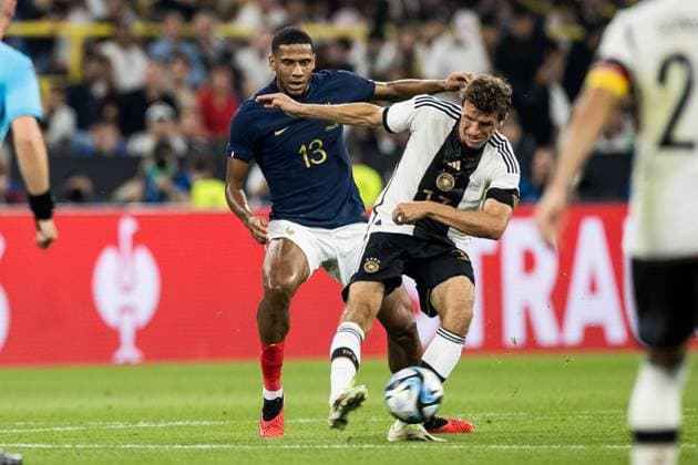 Freundschaftsspiel Deutschland - Frankreich; 12.09.2023 Alphonse Areola (Frankreich, 23), Thomas Mueller (Deutschland, 13) Freundschaftsspiel Deutschland - Frankreich, Dortmund, Signal Iduna Park am 12.09.2023 DFB REGULATIONS PROHIBIT ANY USE OF PHOTOGRAPHS AS IMAGE SEQUENCES AND OR QUASI-VIDEO. Copyright: xBEAUTIFULxSPORTS Wunderlx