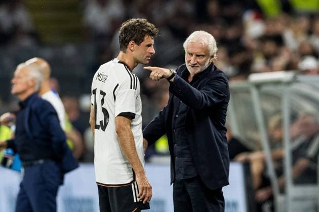Freundschaftsspiel Deutschland - Frankreich; 12.09.2023 Thomas Mueller (Deutschland, 13), Rudi Voeller (DFB Direktor A-Nationalmannschaft, Interims-Trainer Deutschland) Freundschaftsspiel Deutschland - Frankreich, Dortmund, Signal Iduna Park am 12.09.2023 DFB REGULATIONS PROHIBIT ANY USE OF PHOTOGRAPHS AS IMAGE SEQUENCES AND OR QUASI-VIDEO. Copyright: xBEAUTIFULxSPORTS Wunderlx