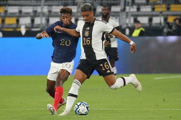 Gelsenkirchen, Deutschland 12. September 2023: Fussball Länderspiel Herren - 2023 - Deutschland vs. Frankreich Im Bild: v. li. im Zweikampf Benjamin Henrichs (Deutschland) und Kingsley Coman (Frankreich) DFB regulations prohibit any use of photographs as image sequences and or quasi-video. Signal Iduna Park Nordrhein Westfalen Copyright: xFotostandx xvanxderxVeldenx