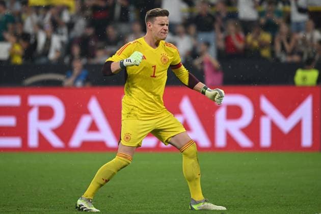 Dortmund, Signal Iduna Park, 12.09.23, GER, Herren, Laenderspiel, Deutschland - Frankreich Bild: Torwart Marc-Andre TER STEGEN (Deutschland) mit Kapitaensbinde und Trikotnummer 1 jubelt nach dem Sieg Only for editorial use! UEFA regulations prohibit any use of photographs as image sequences and or quasi-video. Nordrhein-Westfalen Deutschland
