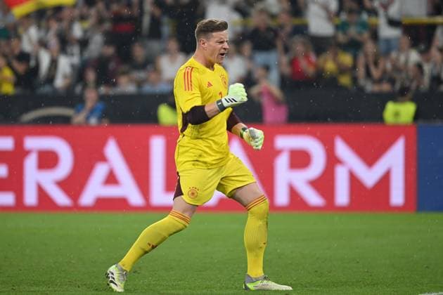 Dortmund, Signal Iduna Park, 12.09.23, GER, Herren, Laenderspiel, Deutschland - Frankreich Bild: Torwart Marc-Andre TER STEGEN (Deutschland) mit Kapitaensbinde und Trikotnummer 1 jubelt nach dem Sieg Only for editorial use! UEFA regulations prohibit any use of photographs as image sequences and or quasi-video. Nordrhein-Westfalen Deutschland