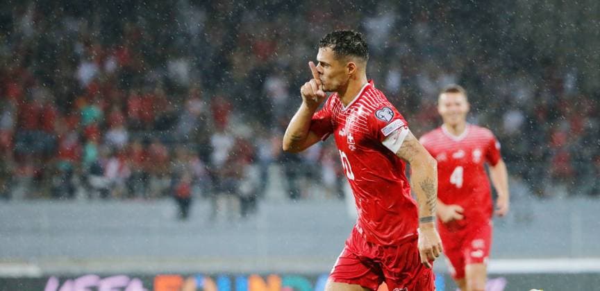 Sport Bilder des Tages Foto Manuel Geisser 12.09. 2023 Stade de Tourbillon (Sion) , SCHWEIZ, Saison 2023 2024 Fussball EM Qualifikation Schweiz - Andorra Torjubel Granit Xhaka (Schweiz) nach dem Treffer zum 2:0