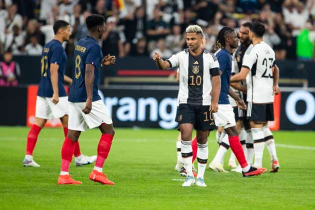 Freundschaftsspiel Deutschland - Frankreich; 12.09.2023 Serge Gnabry (Deutschland, 10) jubelt in Richtung des Vorlagengebers Benjamin Henrichs (Deutschland, 16) nach dem Tor durch Thomas Mueller (Deutschland, 13), Freundschaftsspiel, Deutschland - Frankreich, 12.09.2023, Signal Iduna Park, Dortmund Copyright: xBEAUTIFULxSPORTS Meuselx