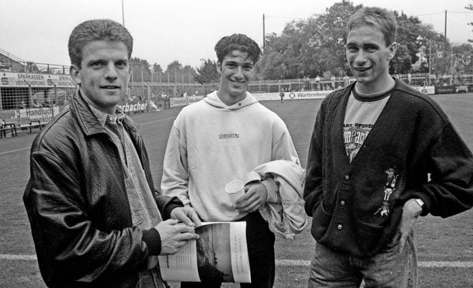 Archivbilder der Woche SPORT KW37 19.09.92 Stuttgarter Kickers - Eintracht Braunschweig Deutschland, Stuttgart, 19.09.1992, Fussball, 2. Bundesliga, Stuttgarter Kickers- Eintracht Braunschweig (2:1): v.l. Matthias Imhof, Vincenzo Palumbo, Christian Schwinger (alle Stuttgarter Kickers). *** 19 09 92 Stuttgarter Kickers Eintracht Braunschweig Germany, Stuttgart, 19 09 1992, Football, 2 Bundesliga, Stuttgarter Kickers Eintracht Braunschweig 2 1 v l Matthias Imhof, Vincenzo Palumbo, Christian Schwinger all Stuttgarter Kickers