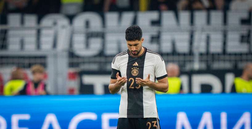 Dortmund, Germany. 12th Sep 2023. Emre Can (Deutschland) betet vorm Spiel Deutschland - Frankreich 12.09.2023