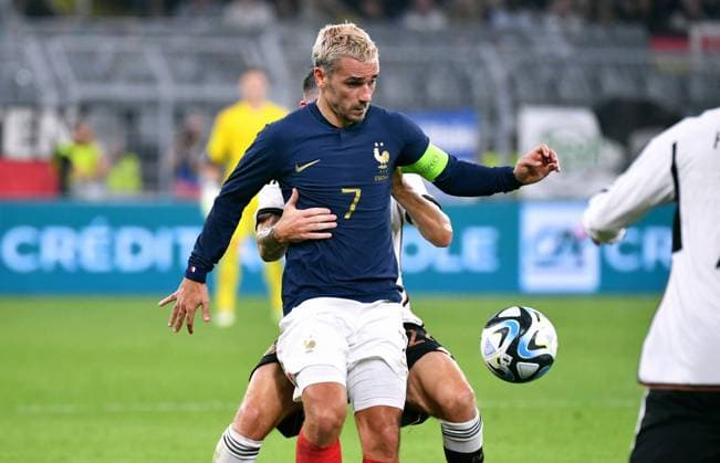 Fussball, Herren, Deutschland, Nationalmannschaft, Länderspiel, Signal Iduna Park Dortmund: Deutschland - Frankreich 2:1; Antoine Griezmann (FRA). Aktion DFB UEFA REGULATIONS PROHIBIT ANY USE OF PHOTOGRAPHS AS IMAGE SEQUENCES AND OR QUASI-VIDEO.