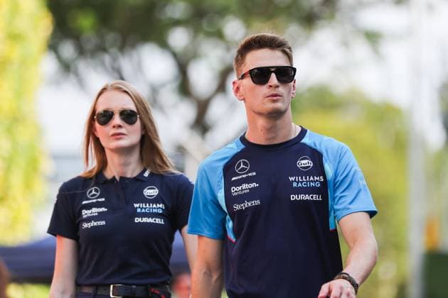 SARGEANT Logan (usa), Williams Racing FW45, portrait during the 2023 Formula 1 Singapore Airlines Singapore Grand Prix, 15th round of the 2023 Formula One World Championship, WM, Weltmeisterschaft from September 15 to 17, 2023 on the Marina Bay Street Circuit, in Singapore - F1 - SINGAPORE GRAND PRIX 2023 DPPI Panoramic  00123034_AV3_4283