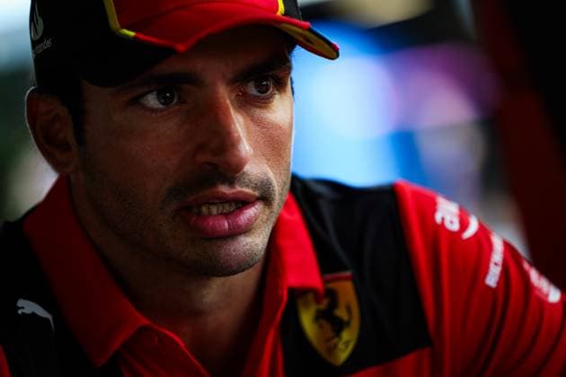SAINZ Carlos (spa), Scuderia Ferrari SF-23, portrait during the 2023 Formula 1 Singapore Airlines Singapore Grand Prix, 15th round of the 2023 Formula One World Championship, WM, Weltmeisterschaft from September 15 to 17, 2023 on the Marina Bay Street Circuit, in Singapore - F1 - SINGAPORE GRAND PRIX 2023 DPPI Panoramic  00123034_GOOD0720