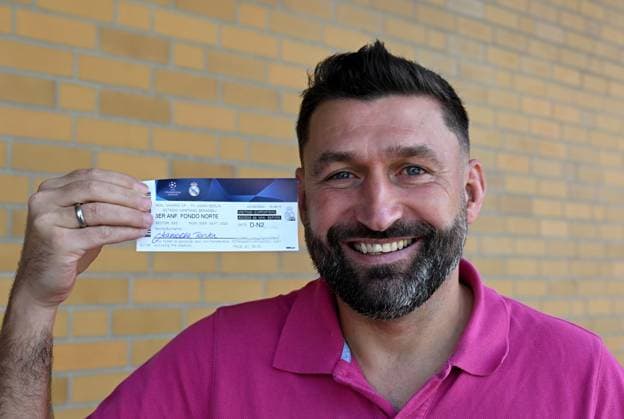 Fussball, Herren, Saison 2023 2024, Champions League, 1. FC Union Berlin, Torsten Mattuschka mit seiner Eintrittskarte für das Spiel am 20. September 2023 bei Real Madrid, 14.09. 2023, Copyright: xMatthiasxKochx