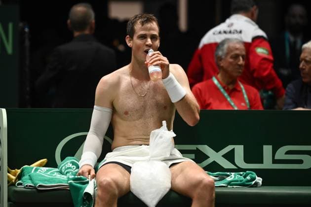 Foto Massimo Paolone LaPresse 14 Settembre 2023 - Bologna, Italia - tennis - Canada vs Svezia - Vasek Pospisil (CAN) v Leo Borg (SWE) - Coppa Davis 2023 - Unipol Arena. Nella foto: Vasek Pospisil cerca refrigerio con del ghiaccio September 14, 2023 Bologna, Italy - sport, tennis - Canada vs Sweden - Vasek Pospisil (CAN) v Leo Borg (SWE) - Davis Cup 2023 - Unipol Arena. In the pic: Vasek Pospisil seeks refreshment with ice  Copyright: xMassimoxPaolone LaPressex
