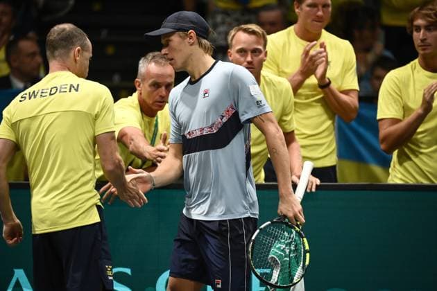 Foto Massimo Paolone LaPresse 14 Settembre 2023 - Bologna, Italia - tennis - Canada vs Svezia - Vasek Pospisil (CAN) v Leo Borg (SWE) - Coppa Davis 2023 - Unipol Arena. Nella foto: Leo Borg esulta con Johan Hedsberg September 14, 2023 Bologna, Italy - sport, tennis - Canada vs Sweden - Vasek Pospisil (CAN) v Leo Borg (SWE) - Davis Cup 2023 - Unipol Arena. In the pic: Leo Borg celebrates with Johan Hedsberg  Copyright: xMassimoxPaolone LaPressex