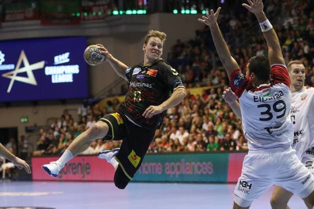 Sport Themen der Woche KW37 Sport Bilder des Tages 14.09.2023, xgox, Handball, EHF Champions League, SC Magdeburg - Telekom Veszprem HC v.l. Janus Dadi Smarason (Magdeburg, 13) wirft Tor, Torschuetze, erzielt Tor, Treffer, scores the goal Magdeburg *** 14 09 2023, xgox, handball, EHF Champions League, SC Magdeburg Telekom Veszprem HC v l Janus Dadi Smarason Magdeburg, 13 throws goal, goalkeeper, scores goal, scores the goal Magdeburg