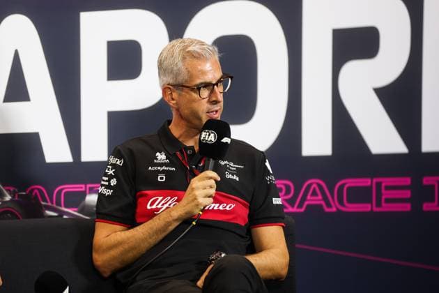 press conference, PK, Pressekonferenz ALUNNI BRAVI Alessandro (ita), Managing Director of Sauber Group & Team Representative, portrait during the 2023 Formula 1 Singapore Airlines Singapore Grand Prix, 15th round of the 2023 Formula One World Championship, WM, Weltmeisterschaft from September 15 to 17, 2023 on the Marina Bay Street Circuit, in Singapore - F1 - SINGAPORE GRAND PRIX 2023 DPPI Panoramic  00123034_AV3_5859