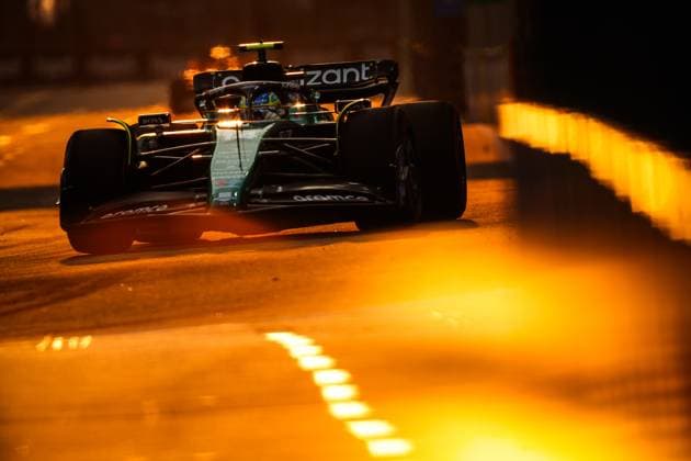 14 ALONSO Fernando (spa), Aston Martin F1 Team AMR23, action during the 2023 Formula 1 Singapore Airlines Singapore Grand Prix, 15th round of the 2023 Formula One World Championship, WM, Weltmeisterschaft from September 15 to 17, 2023 on the Marina Bay Street Circuit, in Singapore - F1 - SINGAPORE GRAND PRIX 2023 DPPI Panoramic  00123034_G0OD2738