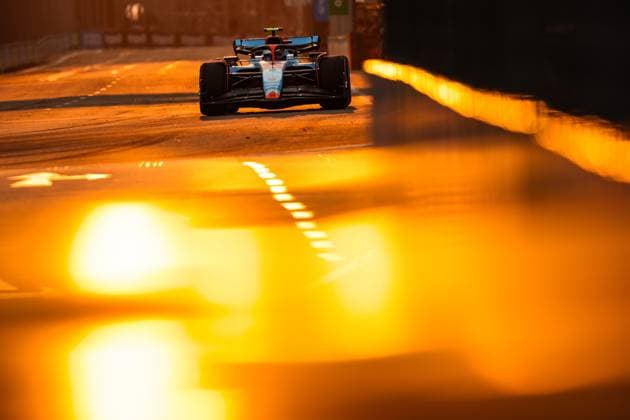 02 SARGEANT Logan (usa), Williams Racing FW45, action during the 2023 Formula 1 Singapore Airlines Singapore Grand Prix, 15th round of the 2023 Formula One World Championship, WM, Weltmeisterschaft from September 15 to 17, 2023 on the Marina Bay Street Circuit, in Singapore - F1 - SINGAPORE GRAND PRIX 2023 DPPI Panoramic  00123034_G0OD2761