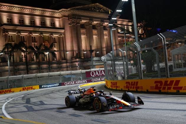 1 Max Verstappen (NLD, Oracle Red Bull Racing), F1 Grand Prix of Singapore at Marina Bay Street Circuit on September 15, 2023 in Singapore, Singapore. (Photo by HOCH ZWEI) Singapore Singapore
