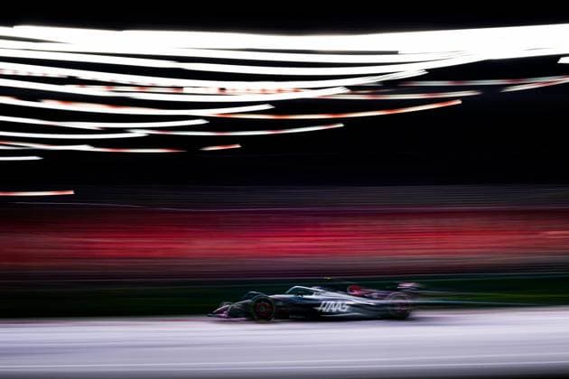27 HULKENBERG Nico (ger), Haas F1 Team VF-23 Ferrari, action during the 2023 Formula 1 Singapore Airlines Singapore Grand Prix, 15th round of the 2023 Formula One World Championship, WM, Weltmeisterschaft from September 15 to 17, 2023 on the Marina Bay Street Circuit, in Singapore - F1 - SINGAPORE GRAND PRIX 2023 DPPI Panoramic  00123034_AV3_6527