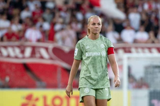 Glodis Perla Viggosdottir (FC Bayern Muenchen, 04), GER, SC Freiburg vs FC Bayern Muenchen, Fussball Google Pixel Frauen Bundesliga, 1. Spieltag, Saison 2023 2024, 15.09.2023 DFB regulations prohibit any use of photographs as image sequences and or quasi-video GER, SC Freiburg vs FC Bayern Muenchen, Fussball Google Pixel Frauen Bundesliga, 1. Spieltag, Saison 2023 2024, 15.09.2023 Freiburg Copyright: xEibner-Pressefoto Memmlerx EP_MMR