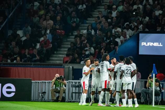 Joie des joueurs de l OGC Nice aprÃ s le but de Terem Moffi (OGC Nice) FOOTBALL : Paris Saint Germain - OGC Nice - Ligue 1 - JournÃ e 5 - 15 09 2023 BaptisteAutissier Panoramic 