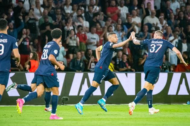 Joie des joueurs du Paris SG aprÃ s le but de Kylian Mbappe (Paris SG) FOOTBALL : Paris Saint Germain - OGC Nice - Ligue 1 - JournÃ e 5 - 15 09 2023 BaptisteAutissier Panoramic 